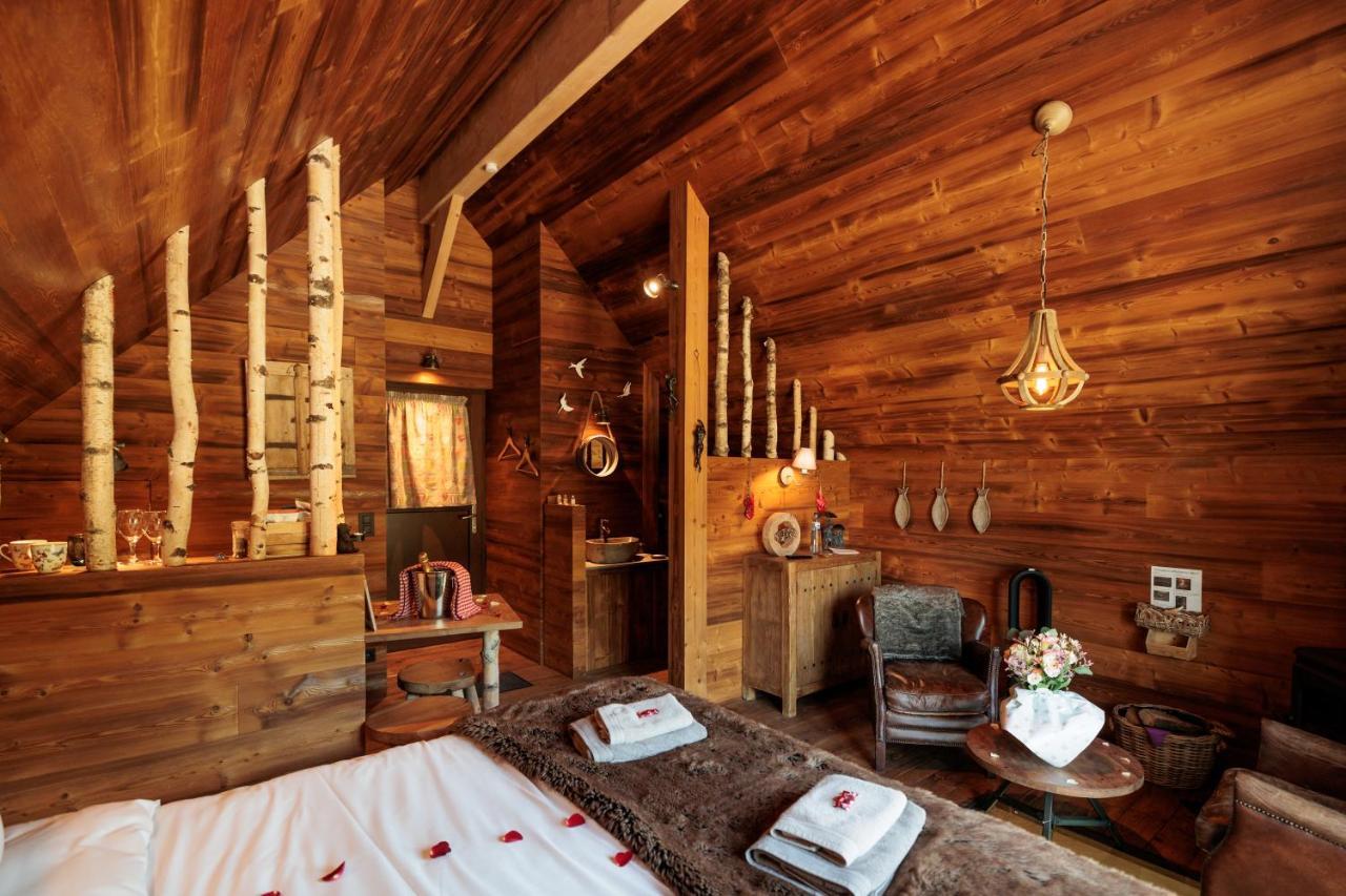Aqualodge Hotel Insolite Ermeton-sur-Biert エクステリア 写真