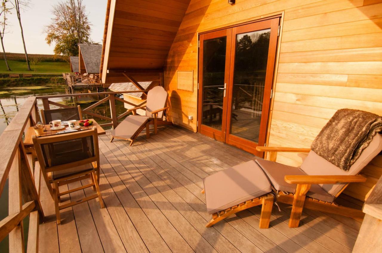 Aqualodge Hotel Insolite Ermeton-sur-Biert エクステリア 写真