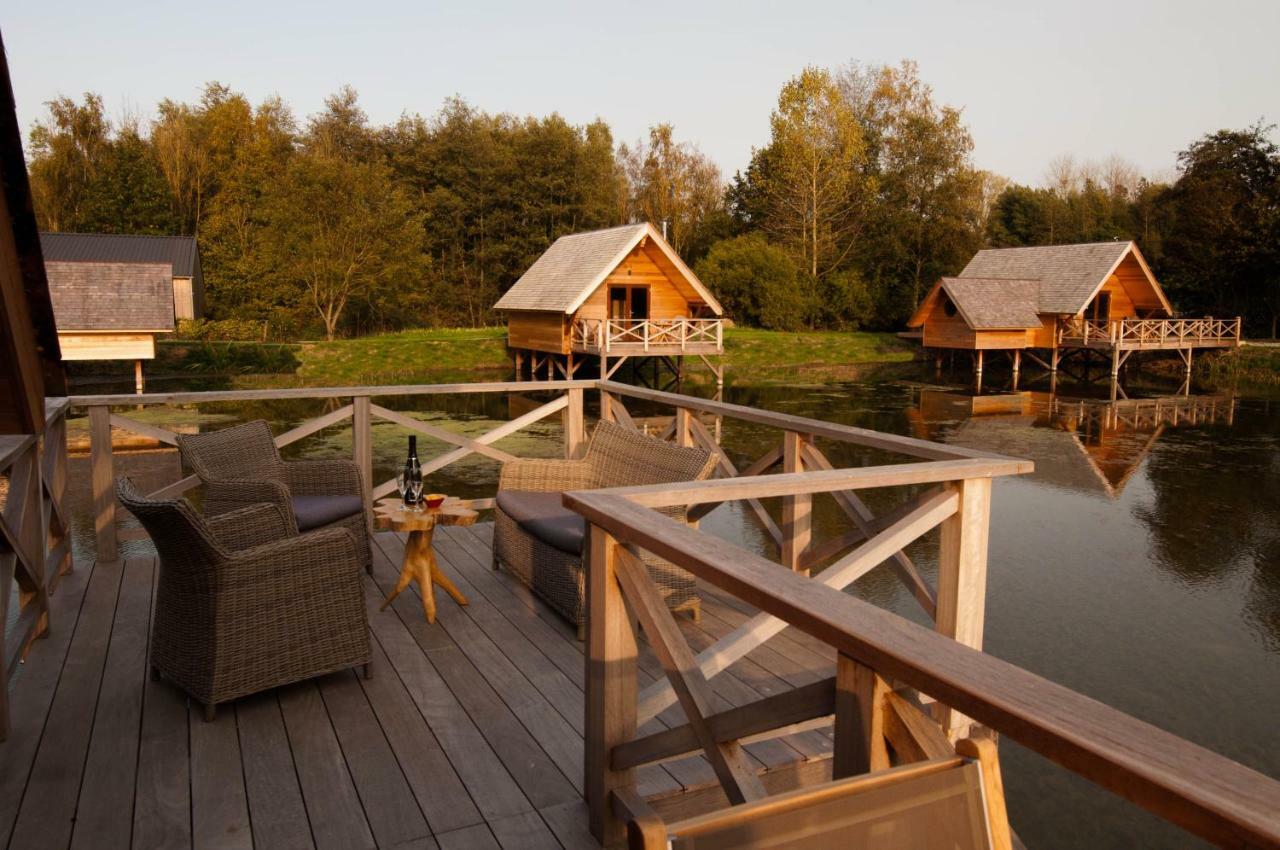 Aqualodge Hotel Insolite Ermeton-sur-Biert エクステリア 写真