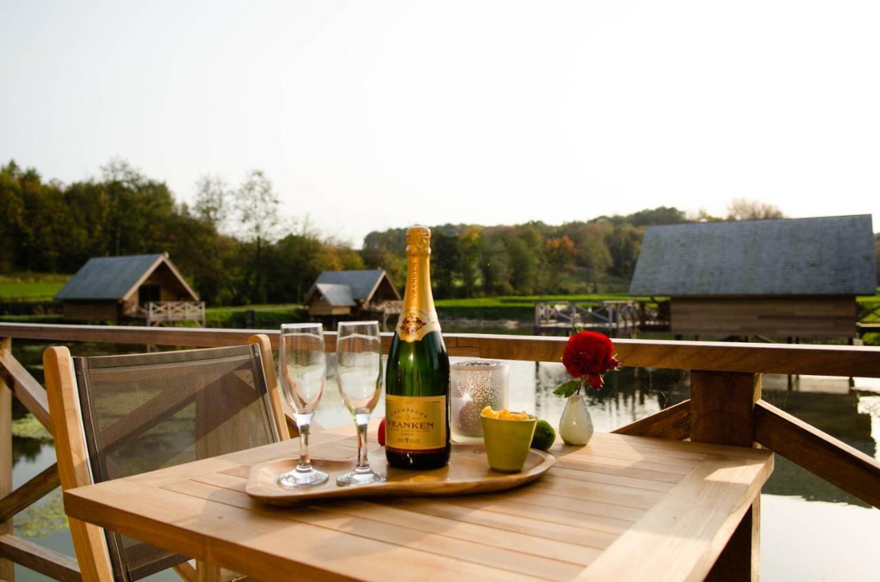 Aqualodge Hotel Insolite Ermeton-sur-Biert エクステリア 写真