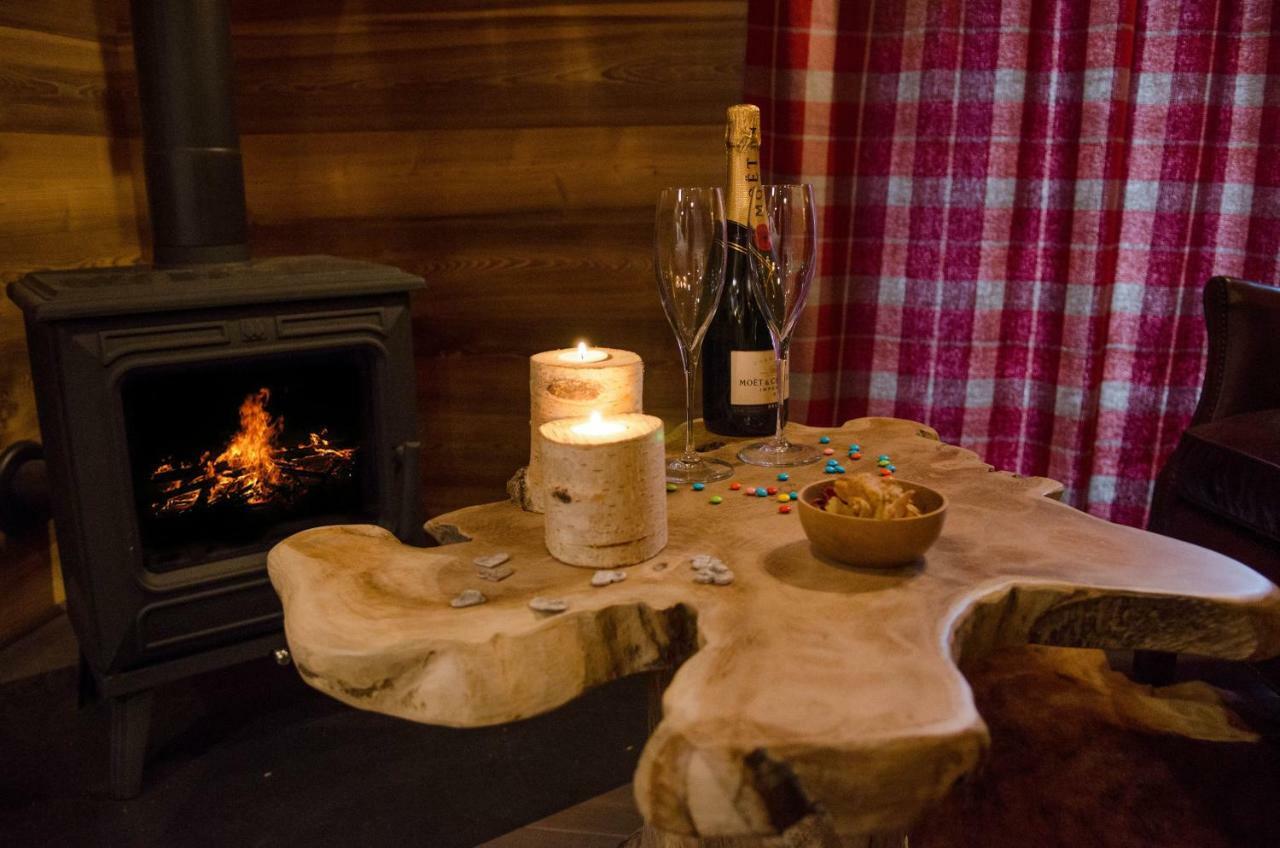 Aqualodge Hotel Insolite Ermeton-sur-Biert エクステリア 写真