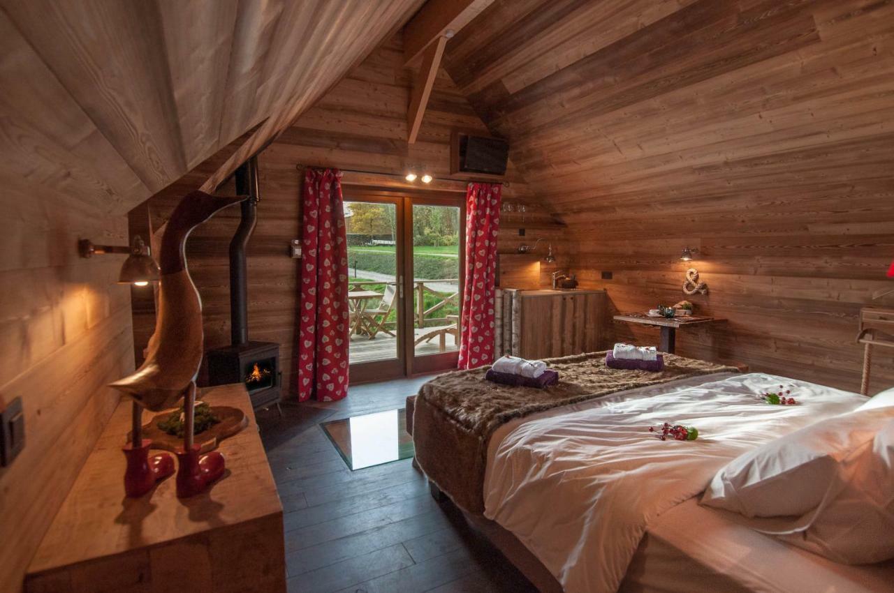 Aqualodge Hotel Insolite Ermeton-sur-Biert エクステリア 写真
